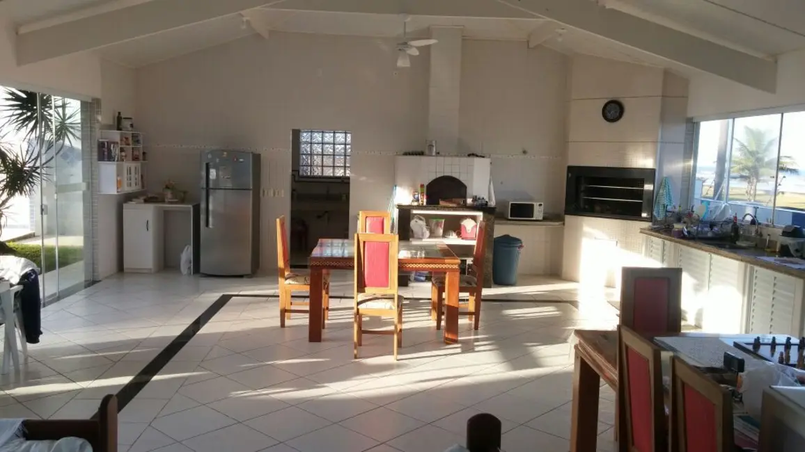 Casa com 4 quartos à venda, 800m2 em Peruibe - SP - imagem 6 Foto 6 de Casa com 4 quartos à venda, 800m2 em Peruibe - SP