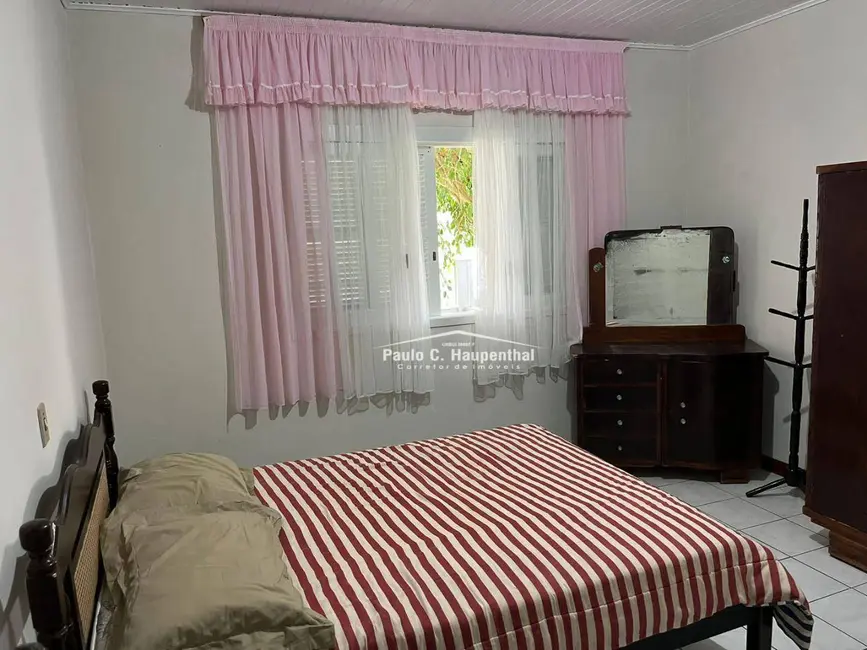 Casa com 6 quartos à venda, 300m2 em Balneario Arroio Do Silva - SC - imagem 3 Foto 3 de Casa com 6 quartos à venda, 300m2 em Balneario Arroio Do Silva - SC