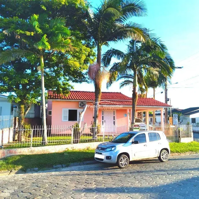 Foto 2 de Casa com 3 quartos à venda, 405m2 em Coloninha, Ararangua - SC