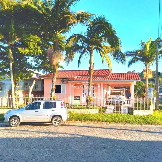 Foto 1 de Casa com 3 quartos à venda, 405m2 em Coloninha, Ararangua - SC