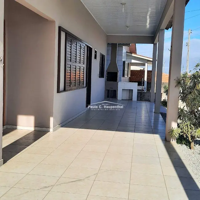Casa com 4 quartos à venda, 450m2 em Balneario Arroio Do Silva - SC - imagem 3 Foto 3 de Casa com 4 quartos à venda, 450m2 em Balneario Arroio Do Silva - SC