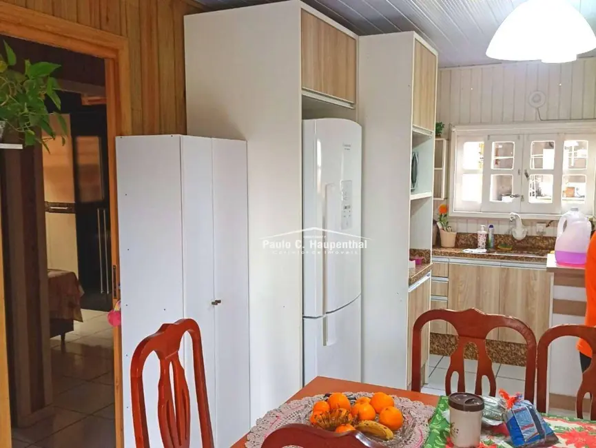 Casa com 4 quartos à venda, 300m2 em Balneario Arroio Do Silva - SC - imagem 3 Foto 3 de Casa com 4 quartos à venda, 300m2 em Balneario Arroio Do Silva - SC