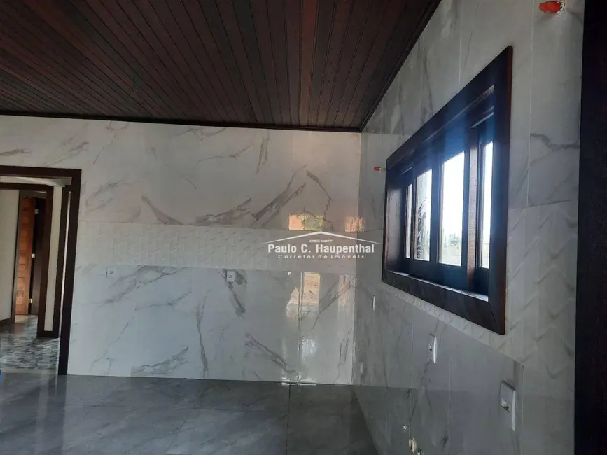 Casa com 3 quartos à venda, 390m2 em Balneario Arroio Do Silva - SC - imagem 4 Foto 4 de Casa com 3 quartos à venda, 390m2 em Balneario Arroio Do Silva - SC