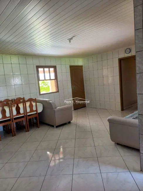 Casa com 3 quartos à venda, 902m2 em Balneario Arroio Do Silva - SC - imagem 4 Foto 4 de Casa com 3 quartos à venda, 902m2 em Balneario Arroio Do Silva - SC
