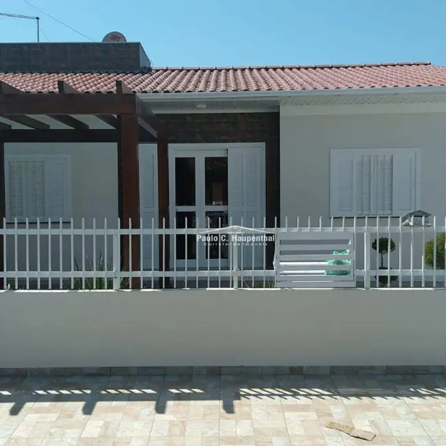 Foto 2 de Casa com 4 quartos à venda, 240m2 em Balneario Arroio Do Silva - SC