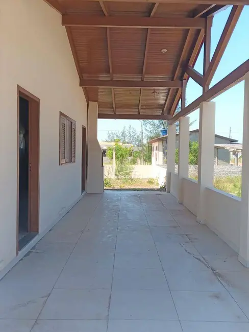 Casa com 2 quartos para alugar, 300m2 em Balneario Arroio Do Silva - SC - imagem 5 Foto 5 de Casa com 2 quartos para alugar, 300m2 em Balneario Arroio Do Silva - SC