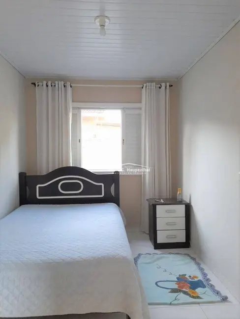 Casa com 3 quartos à venda, 364m2 em Jardim Cibeli, Ararangua - SC - imagem 6 Foto 6 de Casa com 3 quartos à venda, 364m2 em Jardim Cibeli, Ararangua - SC