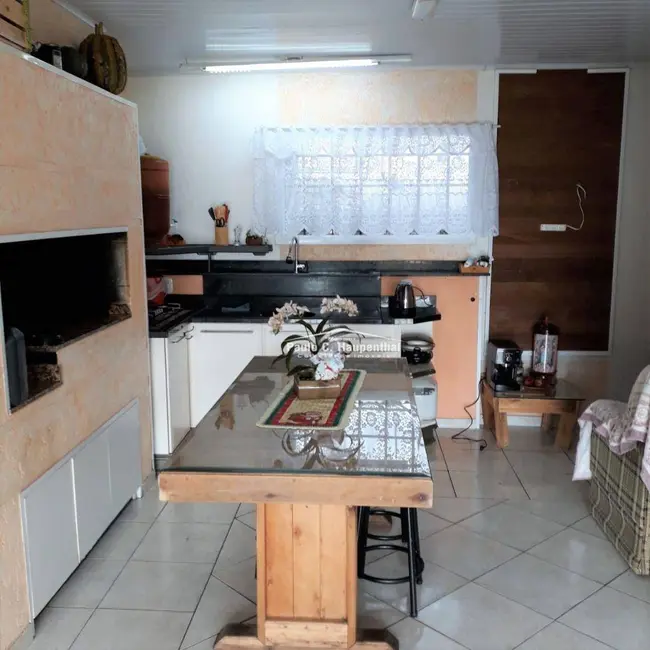 Casa com 3 quartos à venda, 300m2 em Flores Da Cunha - RS - imagem 7 Foto 7 de Casa com 3 quartos à venda, 300m2 em Flores Da Cunha - RS