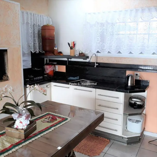 Casa com 3 quartos à venda, 300m2 em Flores Da Cunha - RS - imagem 9 Foto 9 de Casa com 3 quartos à venda, 300m2 em Flores Da Cunha - RS