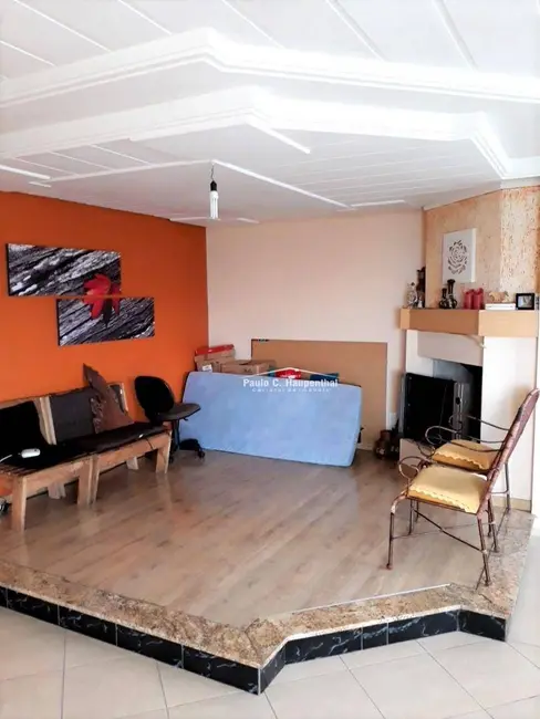 Casa com 3 quartos à venda, 300m2 em Flores Da Cunha - RS - imagem 4 Foto 4 de Casa com 3 quartos à venda, 300m2 em Flores Da Cunha - RS