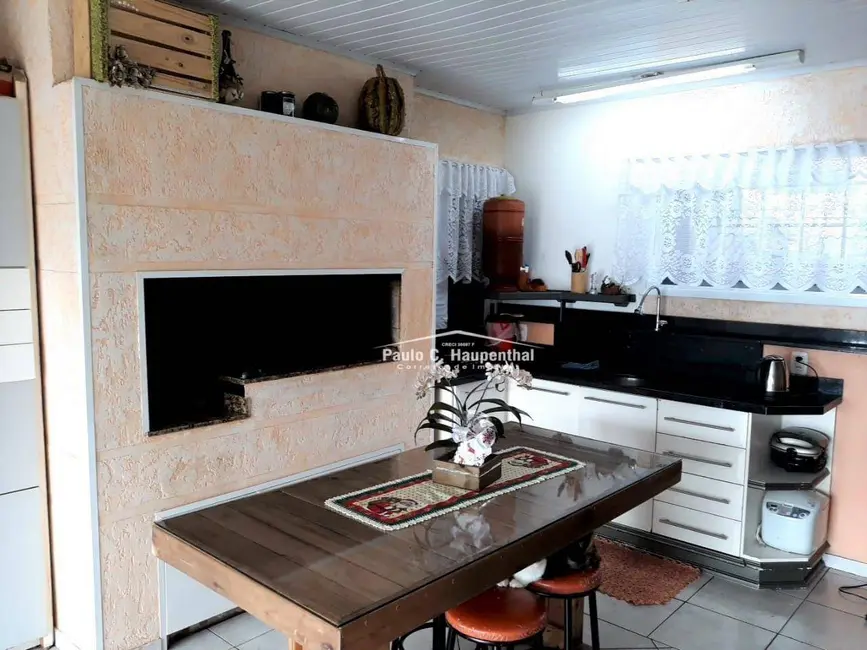 Casa com 3 quartos à venda, 300m2 em Flores Da Cunha - RS - imagem 8 Foto 8 de Casa com 3 quartos à venda, 300m2 em Flores Da Cunha - RS
