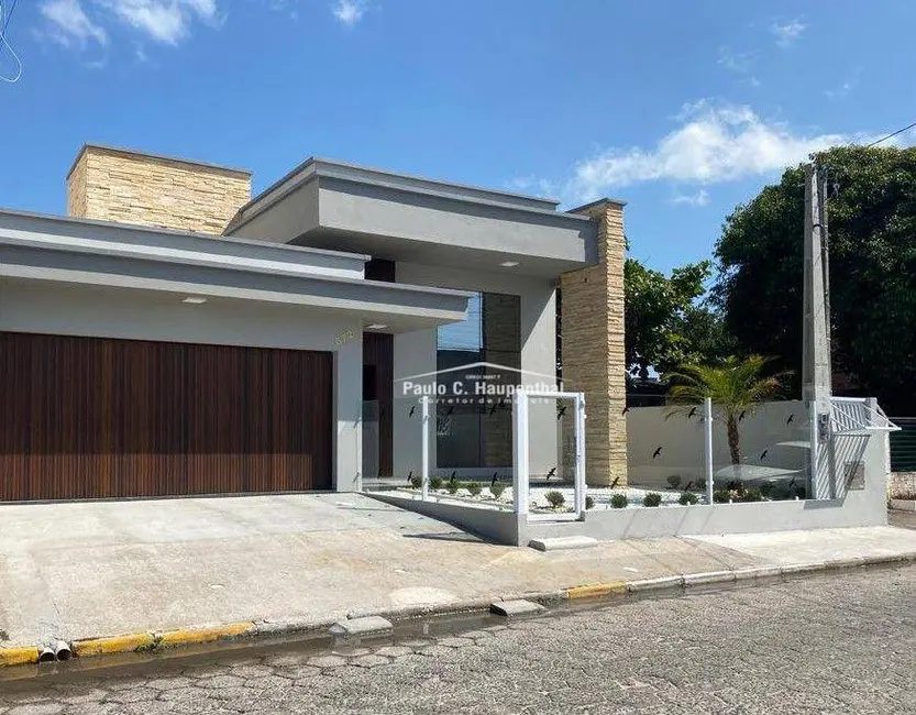 Foto 1 de Casa com 3 quartos à venda, 300m2 em Centro, Balneario Arroio Do Silva - SC