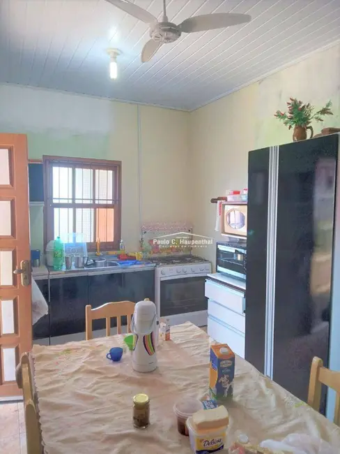 Casa com 3 quartos à venda, 300m2 em Balneario Arroio Do Silva - SC - imagem 4 Foto 4 de Casa com 3 quartos à venda, 300m2 em Balneario Arroio Do Silva - SC