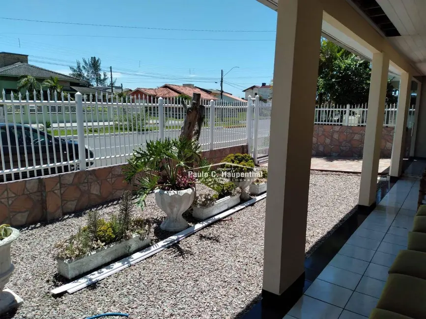 Casa com 5 quartos à venda, 360m2 em Centro, Balneario Arroio Do Silva - SC - imagem 4 Foto 4 de Casa com 5 quartos à venda, 360m2 em Centro, Balneario Arroio Do Silva - SC