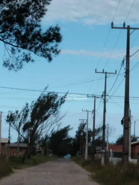 Casa com 2 quartos à venda, 300m2 em Balneario Arroio Do Silva - SC - imagem 2 Foto 2 de Casa com 2 quartos à venda, 300m2 em Balneario Arroio Do Silva - SC