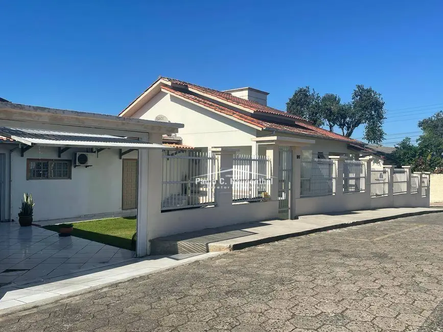 Foto 4 de Casa com 3 quartos à venda, 405m2 em Rio Maina, Criciuma - SC