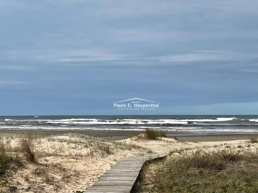 Casa com 3 quartos à venda, 300m2 em Balneario Arroio Do Silva - SC - imagem 3 Foto 3 de Casa com 3 quartos à venda, 300m2 em Balneario Arroio Do Silva - SC