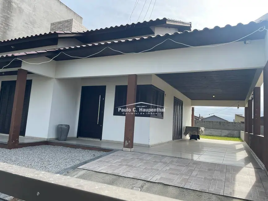 Casa com 3 quartos à venda, 300m2 em Balneario Arroio Do Silva - SC - imagem 4 Foto 4 de Casa com 3 quartos à venda, 300m2 em Balneario Arroio Do Silva - SC
