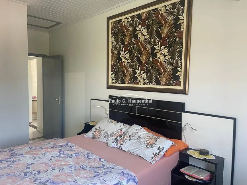 Casa com 4 quartos à venda, 360m2 em Balneario Arroio Do Silva - SC - imagem 5 Foto 5 de Casa com 4 quartos à venda, 360m2 em Balneario Arroio Do Silva - SC