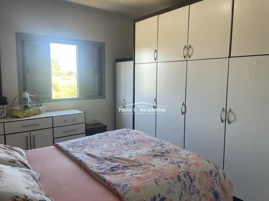 Casa com 4 quartos à venda, 360m2 em Balneario Arroio Do Silva - SC - imagem 6 Foto 6 de Casa com 4 quartos à venda, 360m2 em Balneario Arroio Do Silva - SC