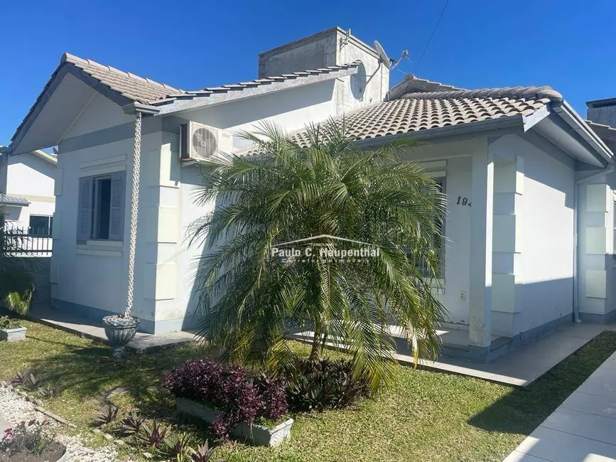 Casa com 4 quartos à venda, 360m2 em Balneario Arroio Do Silva - SC - imagem 4 Foto 4 de Casa com 4 quartos à venda, 360m2 em Balneario Arroio Do Silva - SC