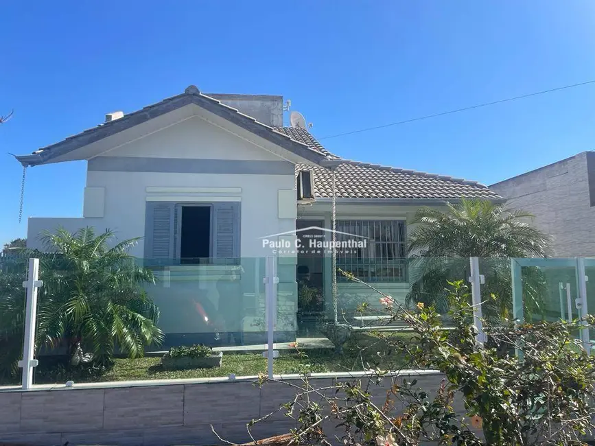 Casa com 4 quartos à venda, 360m2 em Balneario Arroio Do Silva - SC - imagem 3 Foto 3 de Casa com 4 quartos à venda, 360m2 em Balneario Arroio Do Silva - SC