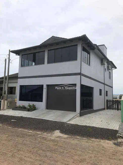 Casa com 3 quartos à venda, 300m2 em Balneario Arroio Do Silva - SC - imagem 3 Foto 3 de Casa com 3 quartos à venda, 300m2 em Balneario Arroio Do Silva - SC