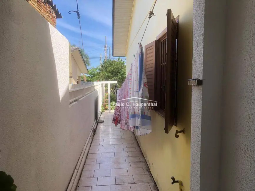 Casa com 3 quartos à venda, 300m2 em Centro, Balneario Arroio Do Silva - SC - imagem 9 Foto 9 de Casa com 3 quartos à venda, 300m2 em Centro, Balneario Arroio Do Silva - SC