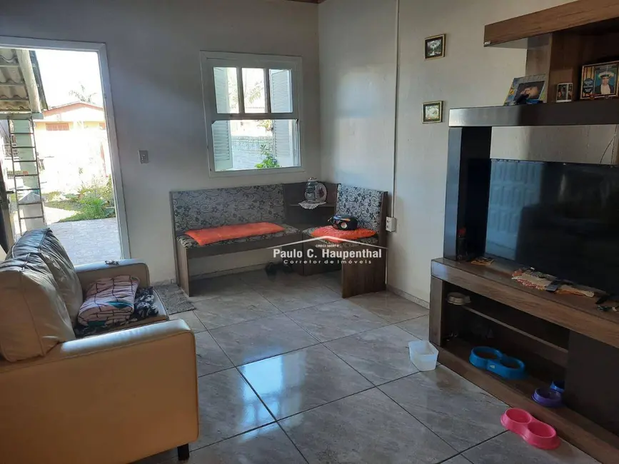 Casa com 2 quartos à venda, 185m2 em Balneario Arroio Do Silva - SC - imagem 3 Foto 3 de Casa com 2 quartos à venda, 185m2 em Balneario Arroio Do Silva - SC