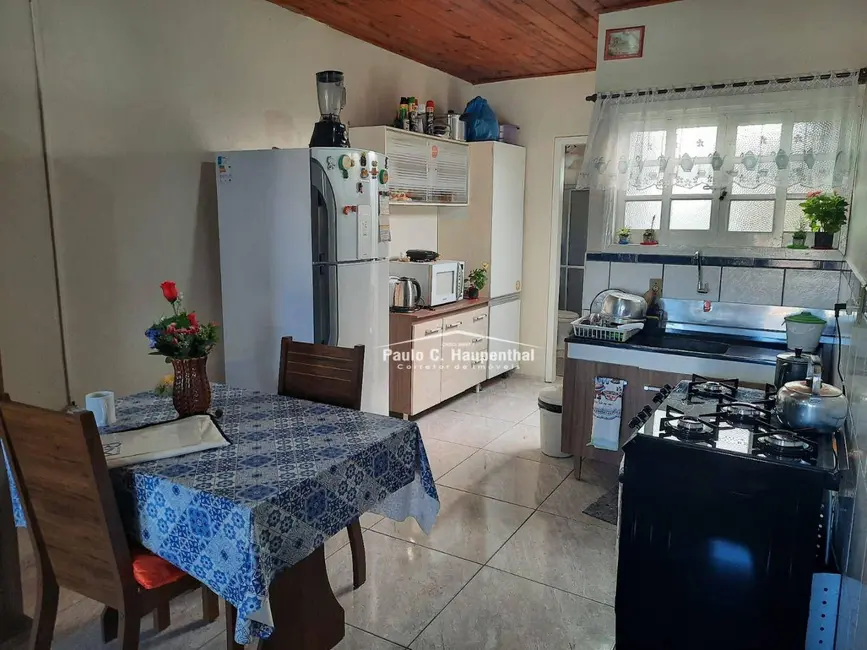 Casa com 2 quartos à venda, 185m2 em Balneario Arroio Do Silva - SC - imagem 5 Foto 5 de Casa com 2 quartos à venda, 185m2 em Balneario Arroio Do Silva - SC