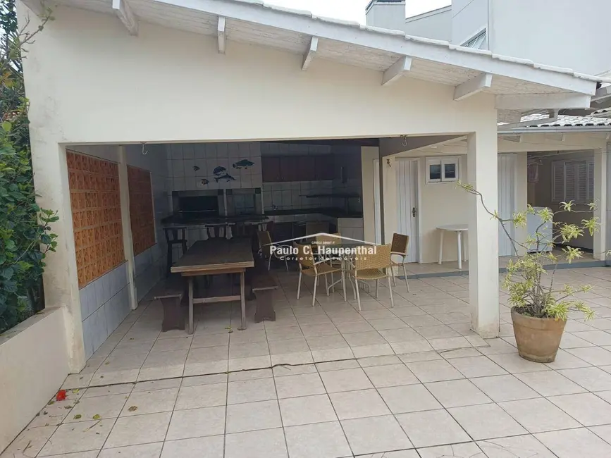 Casa com 3 quartos à venda, 300m2 em Balneario Arroio Do Silva - SC - imagem 4 Foto 4 de Casa com 3 quartos à venda, 300m2 em Balneario Arroio Do Silva - SC