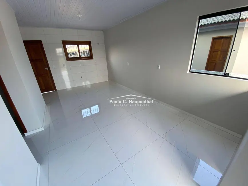 Foto 2 de Casa com 2 quartos à venda, 180m2 em Balneario Arroio Do Silva - SC