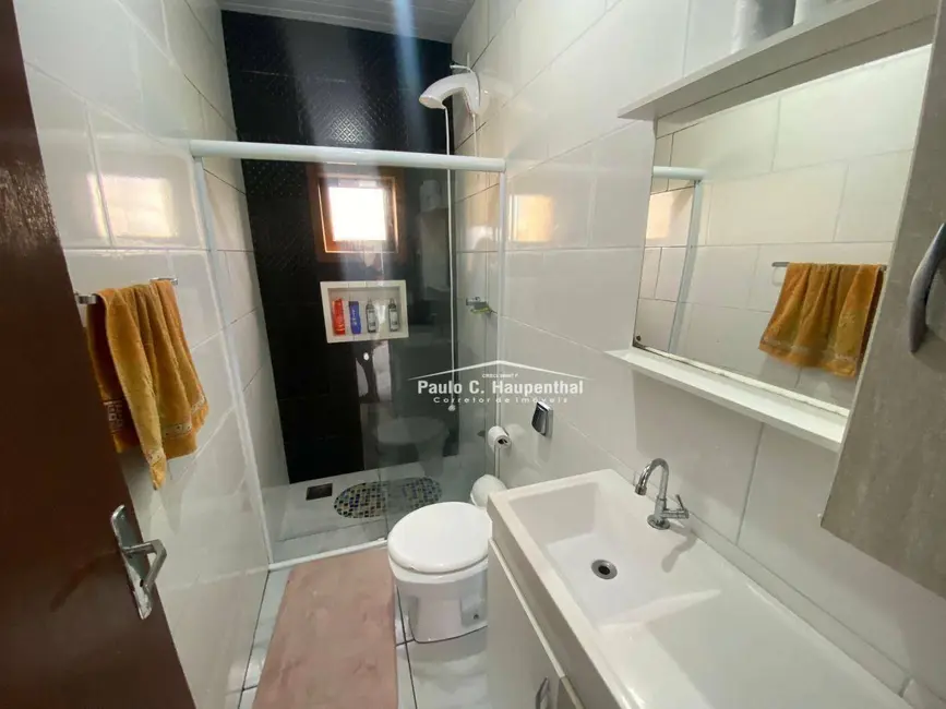 Casa com 3 quartos à venda, 270m2 em Centro, Balneario Arroio Do Silva - SC - imagem 3 Foto 3 de Casa com 3 quartos à venda, 270m2 em Centro, Balneario Arroio Do Silva - SC