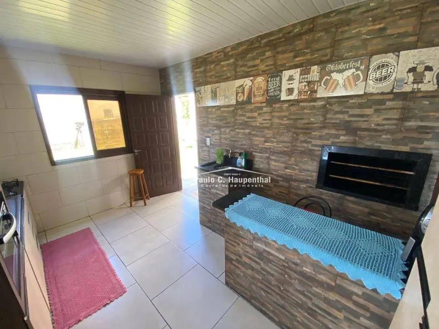 Casa com 3 quartos à venda, 270m2 em Centro, Balneario Arroio Do Silva - SC - imagem 6 Foto 6 de Casa com 3 quartos à venda, 270m2 em Centro, Balneario Arroio Do Silva - SC