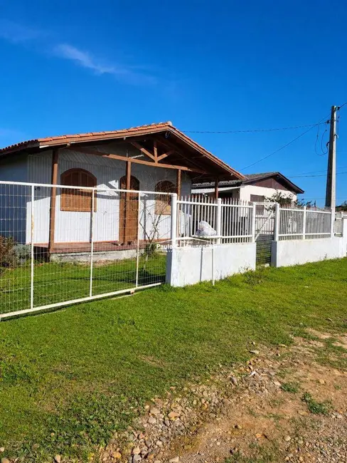 Foto 2 de Casa com 3 quartos para alugar, 300m2 em Balneario Arroio Do Silva - SC