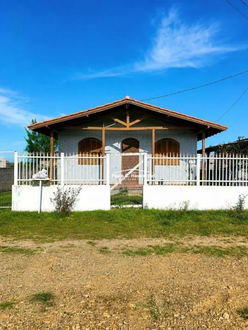 Foto 1 de Casa com 3 quartos para alugar, 300m2 em Balneario Arroio Do Silva - SC
