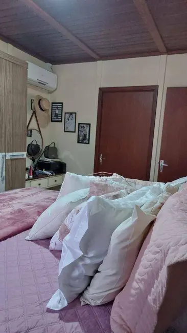 Casa com 2 quartos à venda, 360m2 em Balneario Arroio Do Silva - SC - imagem 4 Foto 4 de Casa com 2 quartos à venda, 360m2 em Balneario Arroio Do Silva - SC