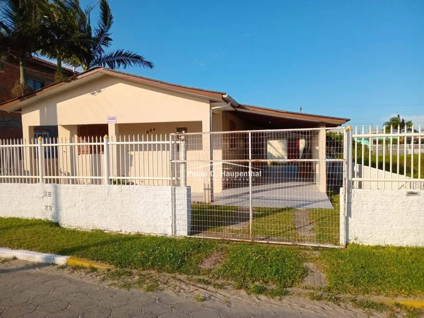 Foto 1 de Casa com 3 quartos para alugar, 300m2 em Balneario Arroio Do Silva - SC