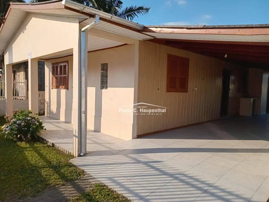 Foto 2 de Casa com 3 quartos para alugar, 300m2 em Balneario Arroio Do Silva - SC