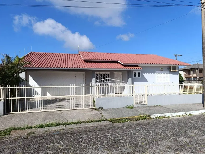 Foto 1 de Casa com 3 quartos à venda, 360m2 em Balneario Arroio Do Silva - SC