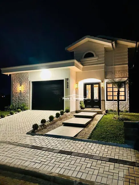 Foto 1 de Casa com 3 quartos à venda, 300m2 em Coloninha, Ararangua - SC