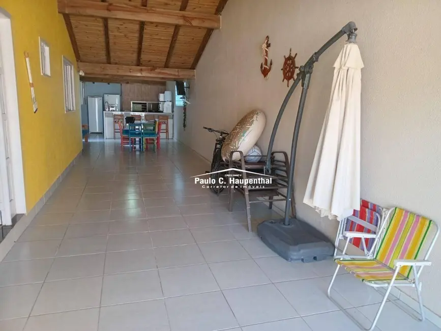 Casa com 4 quartos à venda, 300m2 em Balneario Arroio Do Silva - SC - imagem 2 Foto 2 de Casa com 4 quartos à venda, 300m2 em Balneario Arroio Do Silva - SC