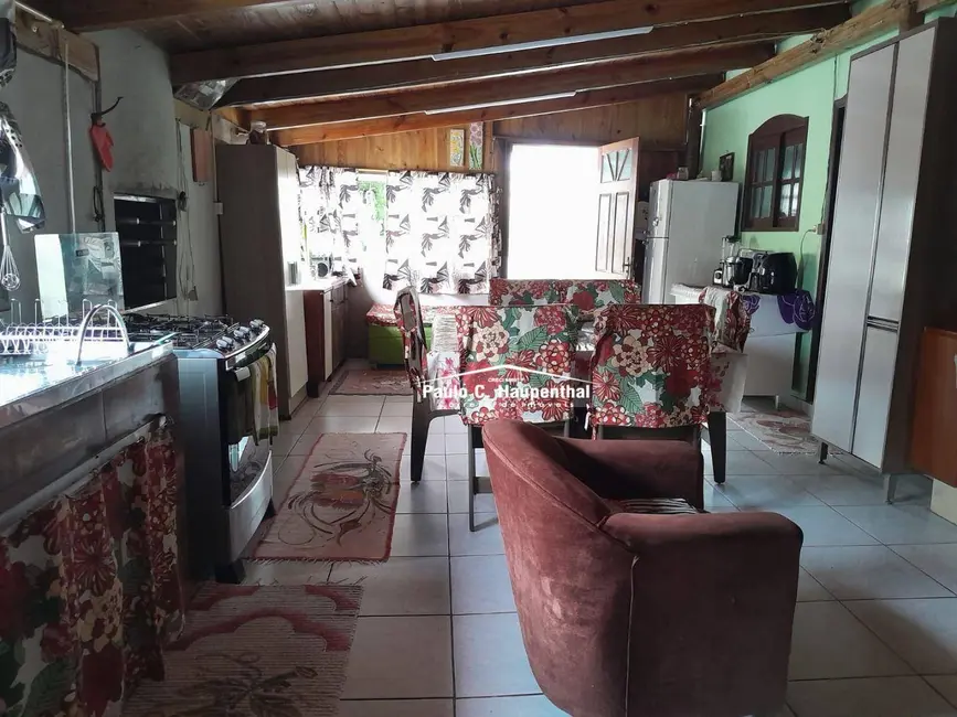 Casa com 4 quartos à venda, 325m2 em Balneario Arroio Do Silva - SC - imagem 6 Foto 6 de Casa com 4 quartos à venda, 325m2 em Balneario Arroio Do Silva - SC