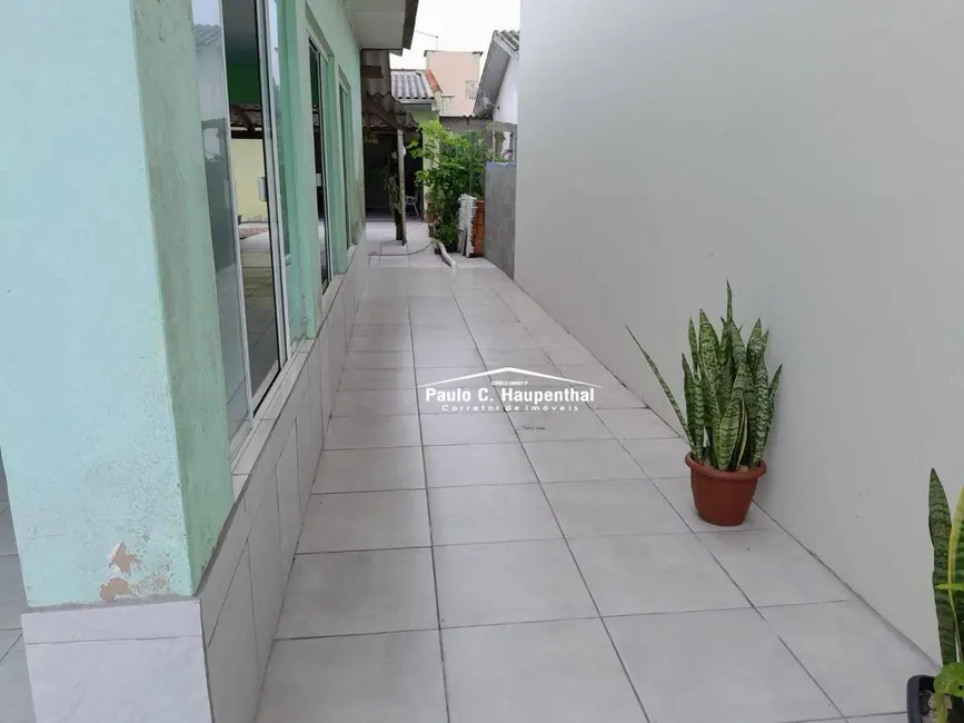 Casa com 4 quartos à venda, 325m2 em Balneario Arroio Do Silva - SC - imagem 3 Foto 3 de Casa com 4 quartos à venda, 325m2 em Balneario Arroio Do Silva - SC