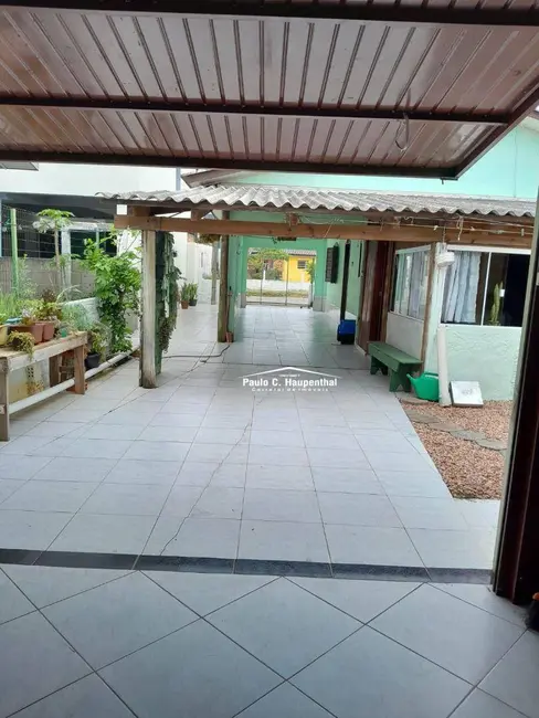 Casa com 4 quartos à venda, 325m2 em Balneario Arroio Do Silva - SC - imagem 4 Foto 4 de Casa com 4 quartos à venda, 325m2 em Balneario Arroio Do Silva - SC