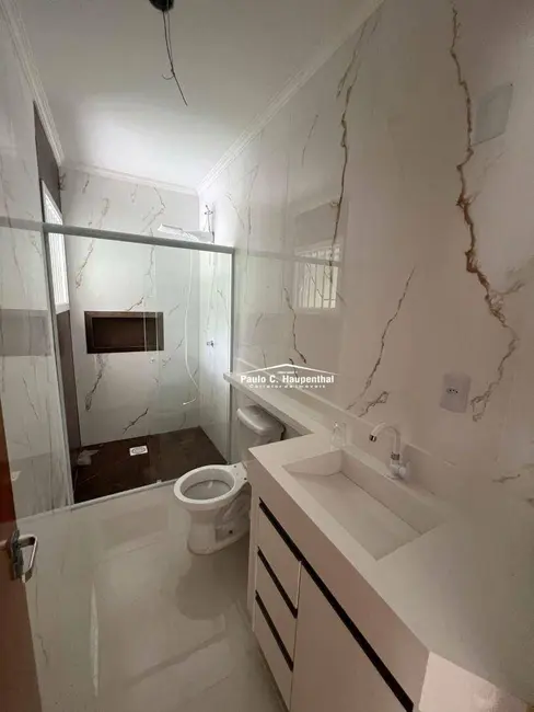 Casa com 2 quartos à venda, 180m2 em Balneario Arroio Do Silva - SC - imagem 8 Foto 8 de Casa com 2 quartos à venda, 180m2 em Balneario Arroio Do Silva - SC