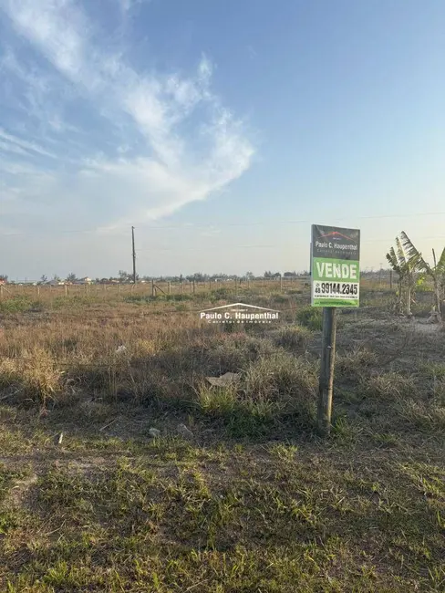 Foto 1 de Terreno / Lote à venda, 300m2 em Balneario Arroio Do Silva - SC