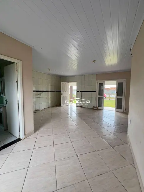 Casa com 2 quartos à venda, 300m2 em Balneario Arroio Do Silva - SC - imagem 4 Foto 4 de Casa com 2 quartos à venda, 300m2 em Balneario Arroio Do Silva - SC