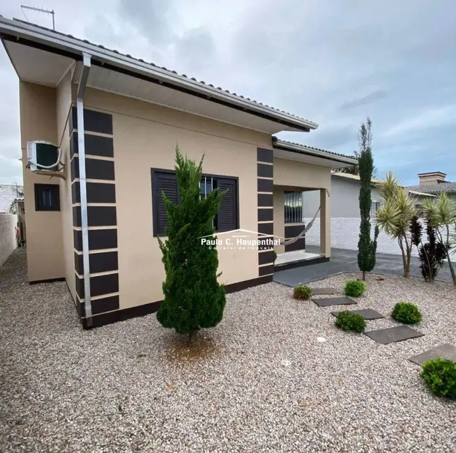 Foto 1 de Casa com 3 quartos à venda, 300m2 em Balneario Arroio Do Silva - SC