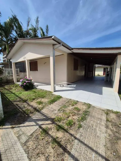 Foto 2 de Casa com 3 quartos para alugar, 300m2 em Balneario Arroio Do Silva - SC